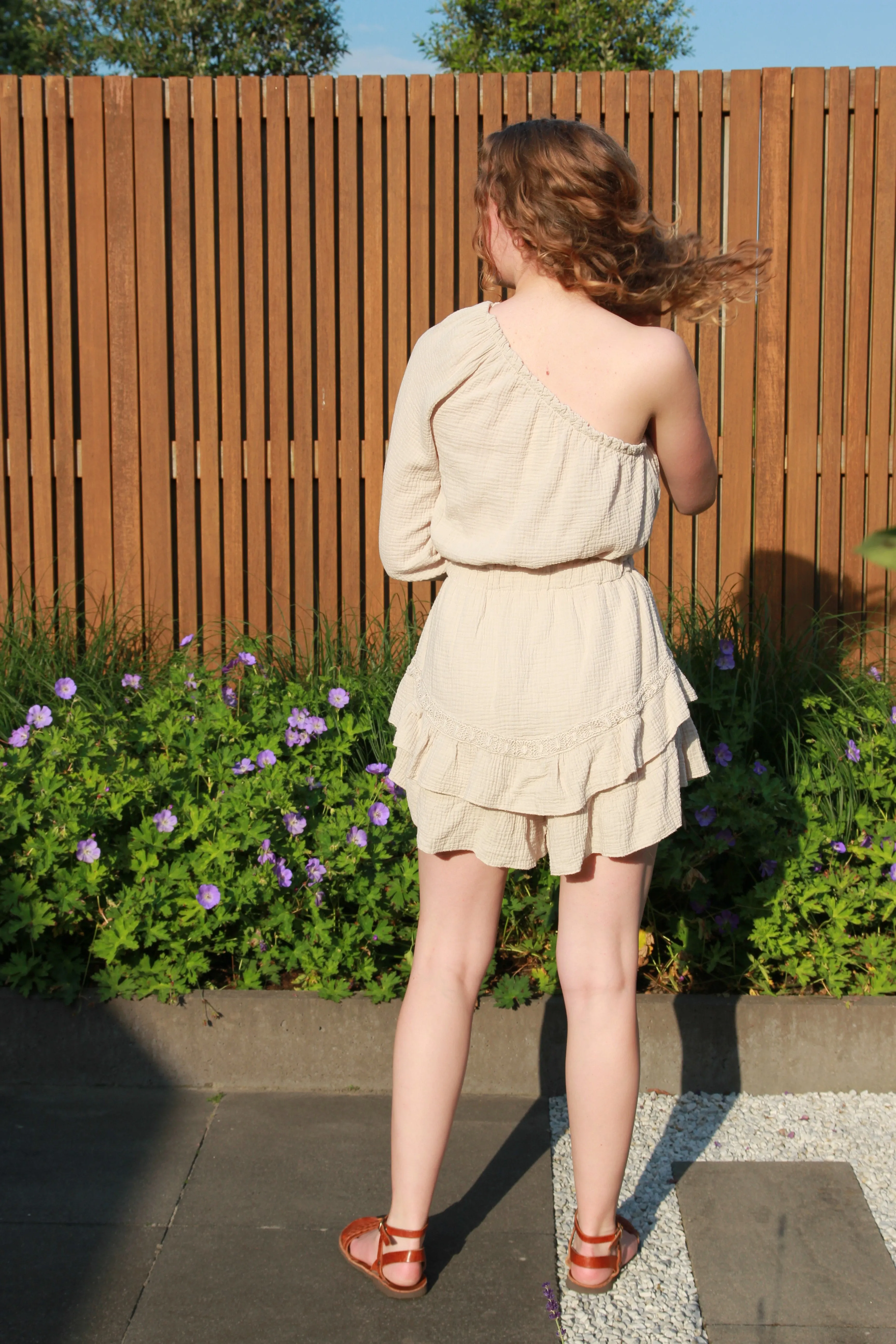 Korte playsuit met één mouw Yasmijn | Beige