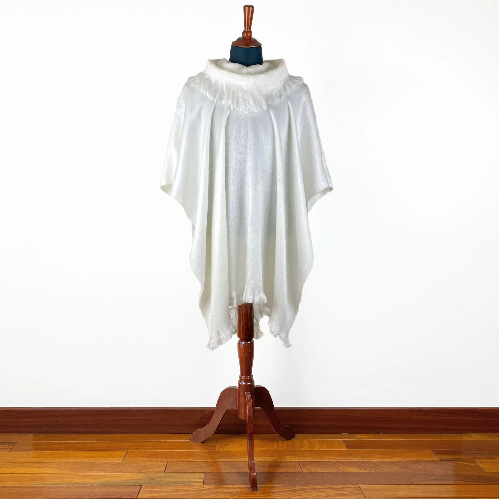 Numbaime - Lightweight Baby Alpaca Collared Poncho - White - Unisex