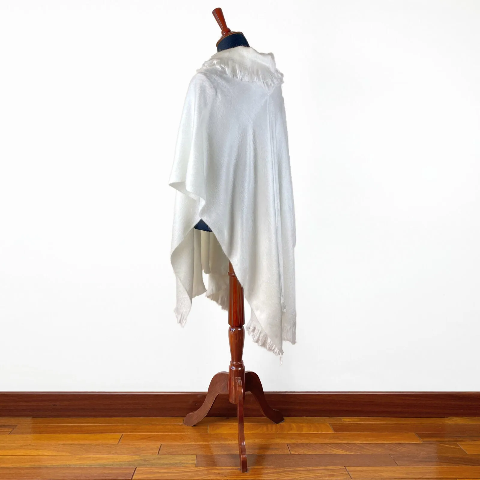 Numbaime - Lightweight Baby Alpaca Collared Poncho - White - Unisex