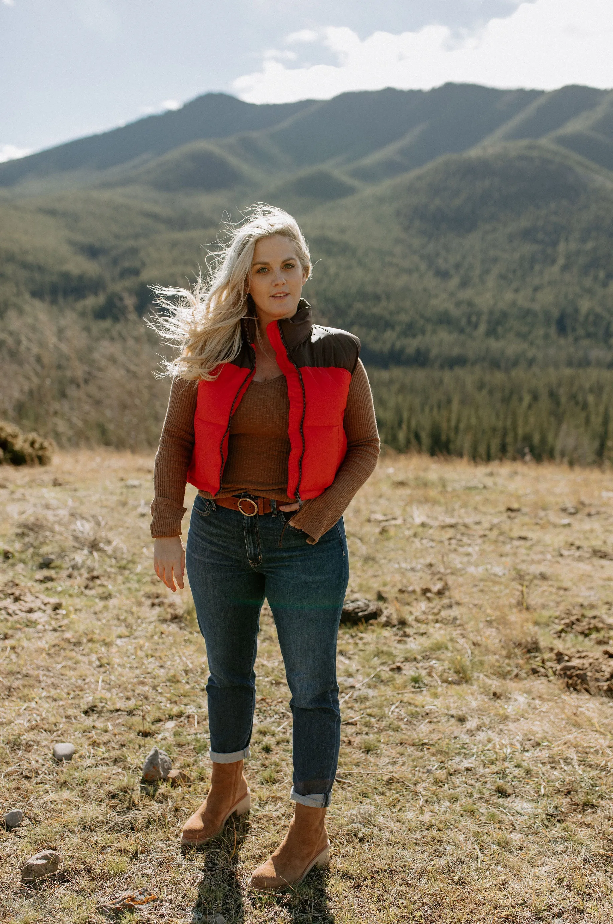 The Bomina Cropped Puffer Vest - Aurora Red