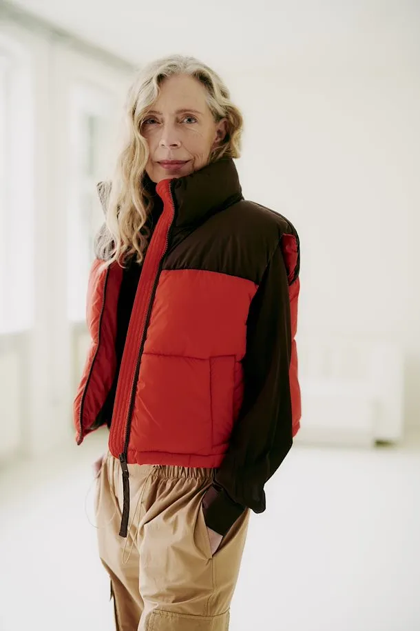 The Bomina Cropped Puffer Vest - Aurora Red