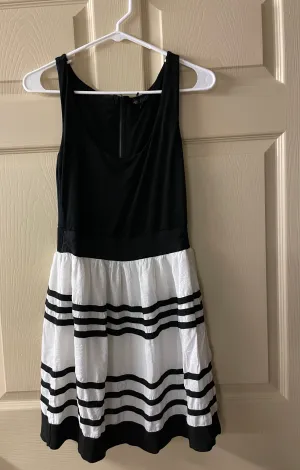 Womens Juniors Medium BEBOP DRESS Sleeveless Black & White Flare Skirt